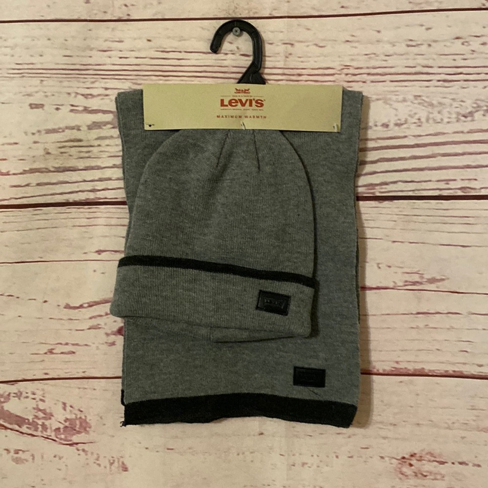 Levi’s maximum warmth beanie/scarf set